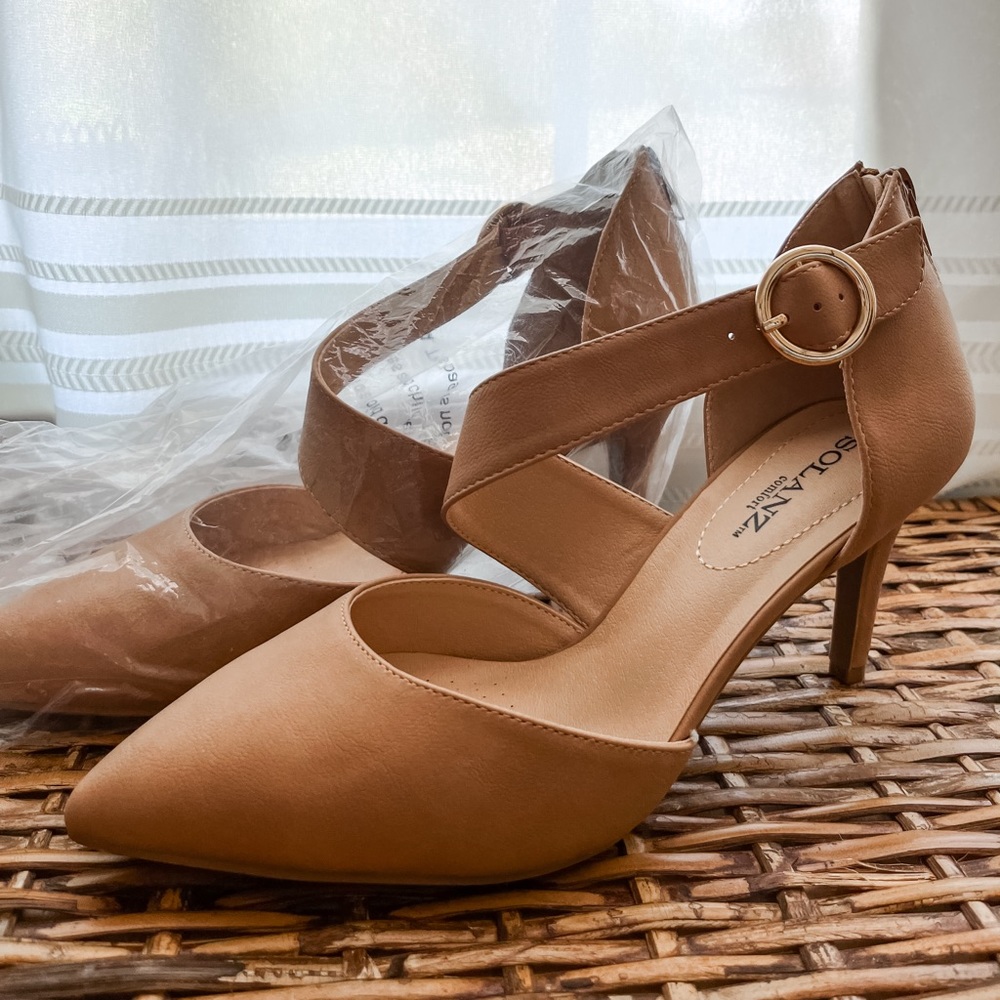 Solanz comfort 2 inch nude heels // Size 8.5